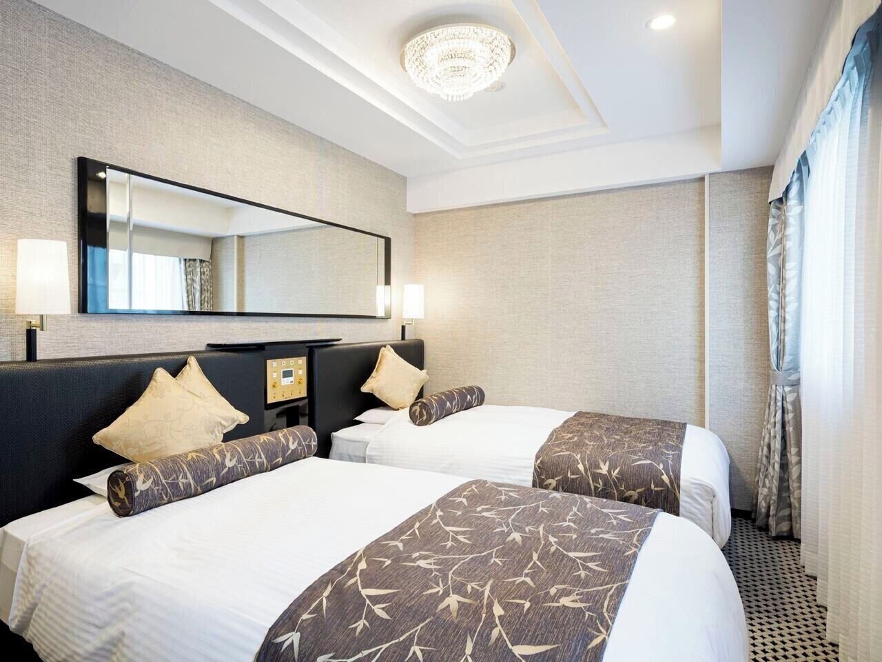 2 BEDROOMS, DELUXE, TWIN BEDS