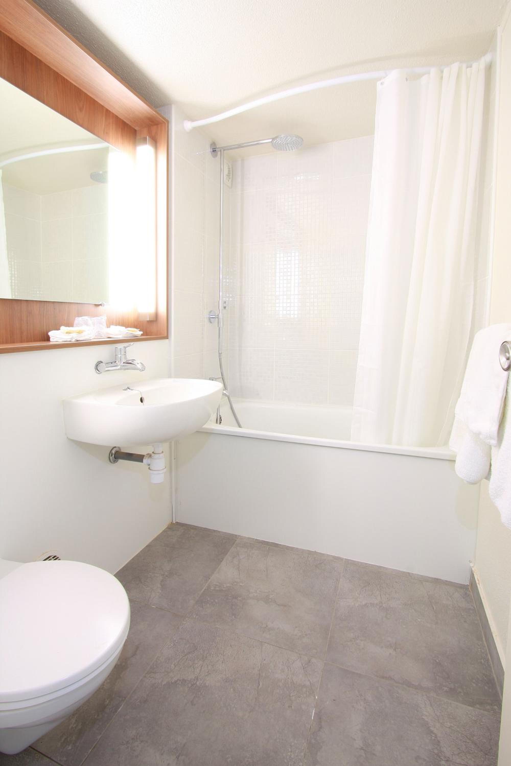 غرفة بسريرين منفصلين، Campanile Clermont Ferrand Riom 6/10