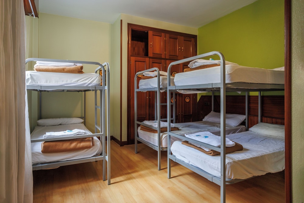 Family, 6 Bunk Beds, Private Bathroom
