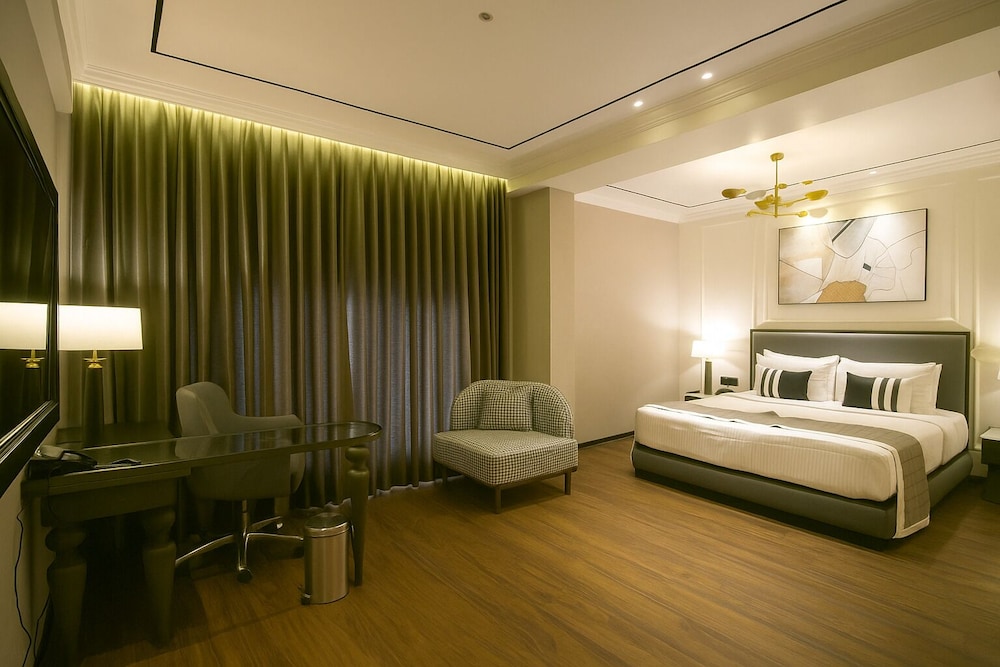 LUXURY, SUITE