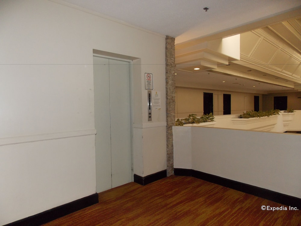 L'Fisher Hotel 4/50