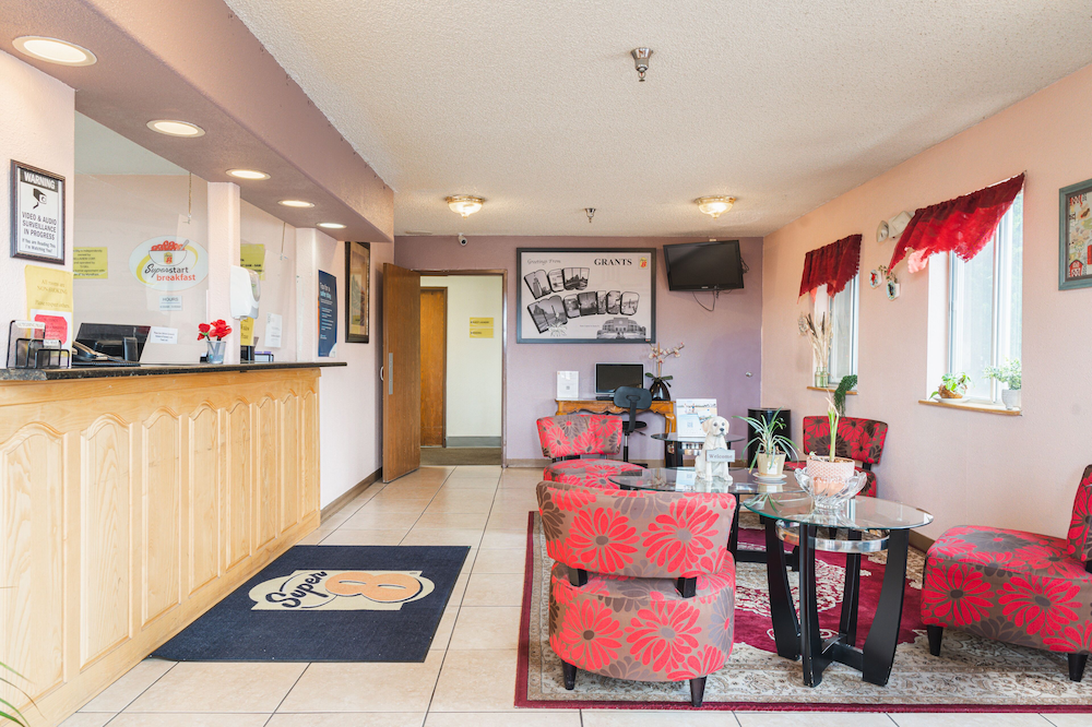 Super 8 By Wyndham Grants 8/32