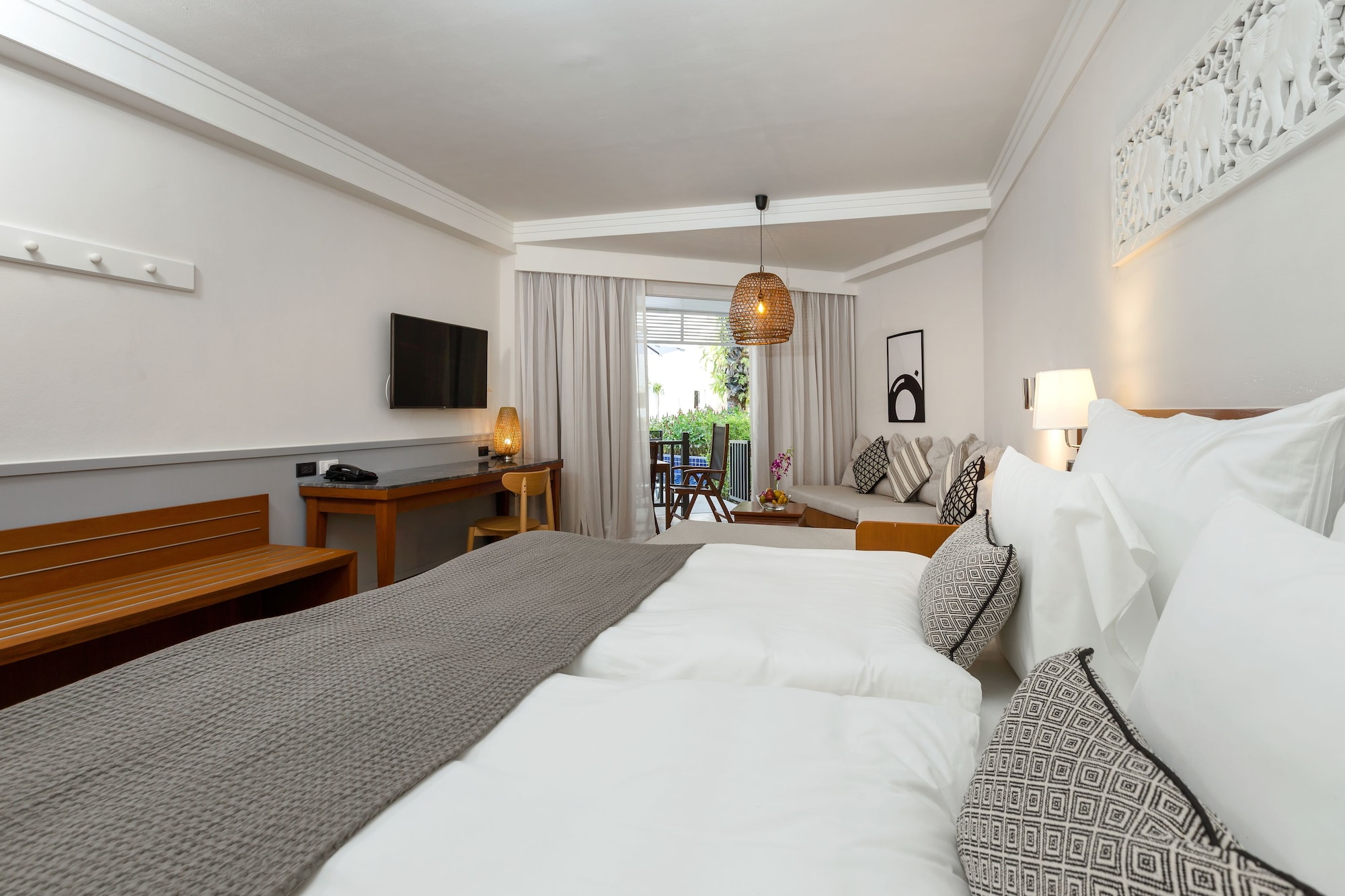 ROYAL, STUDIO, POOL ACCESS