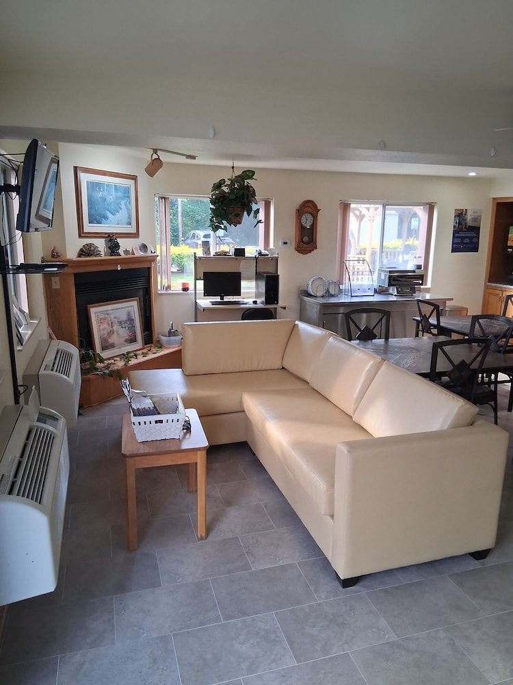 Super 8 by Wyndham West Middlesex/Sharon Area 30/42