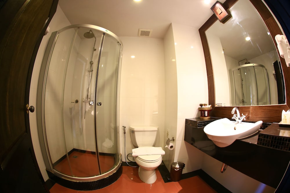 RueanPhae Royal Park Hotel 50/50