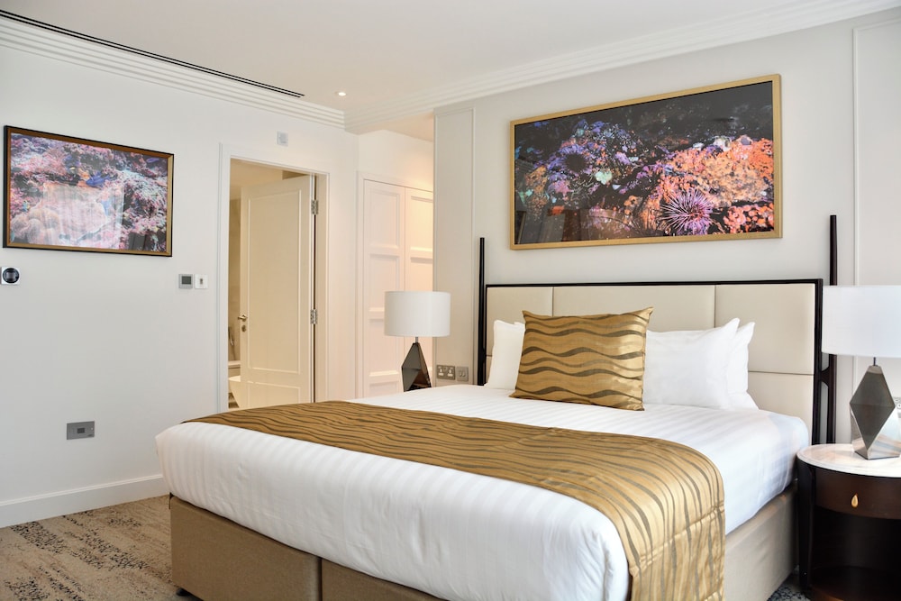 REGENT, SUITE