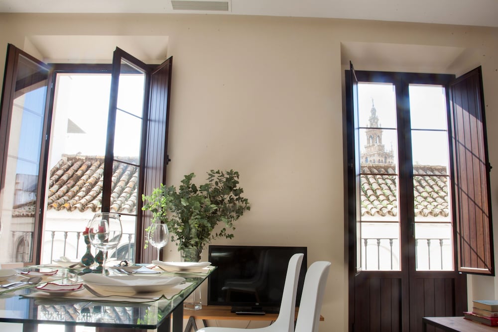 Q&Q Cathedral Suites Sevilla 23/50