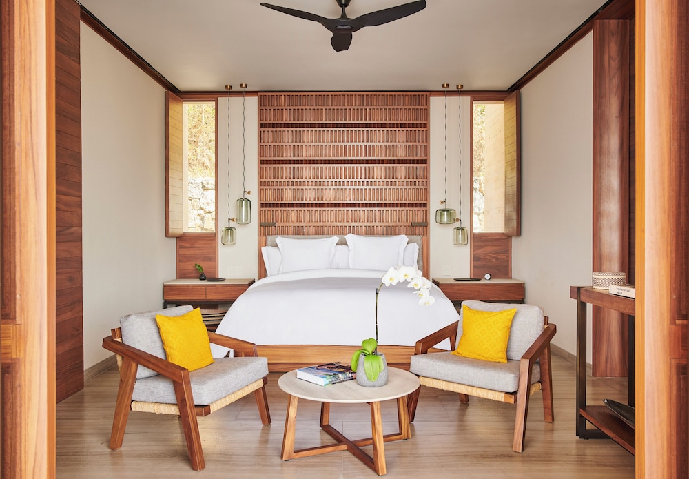 1 Bedroom, Suite, King Bed, Cliff Side, Private Infinity Pool