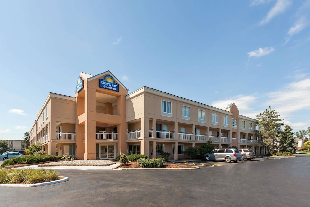 Days Inn & Suites by Wyndham Warren 1/38