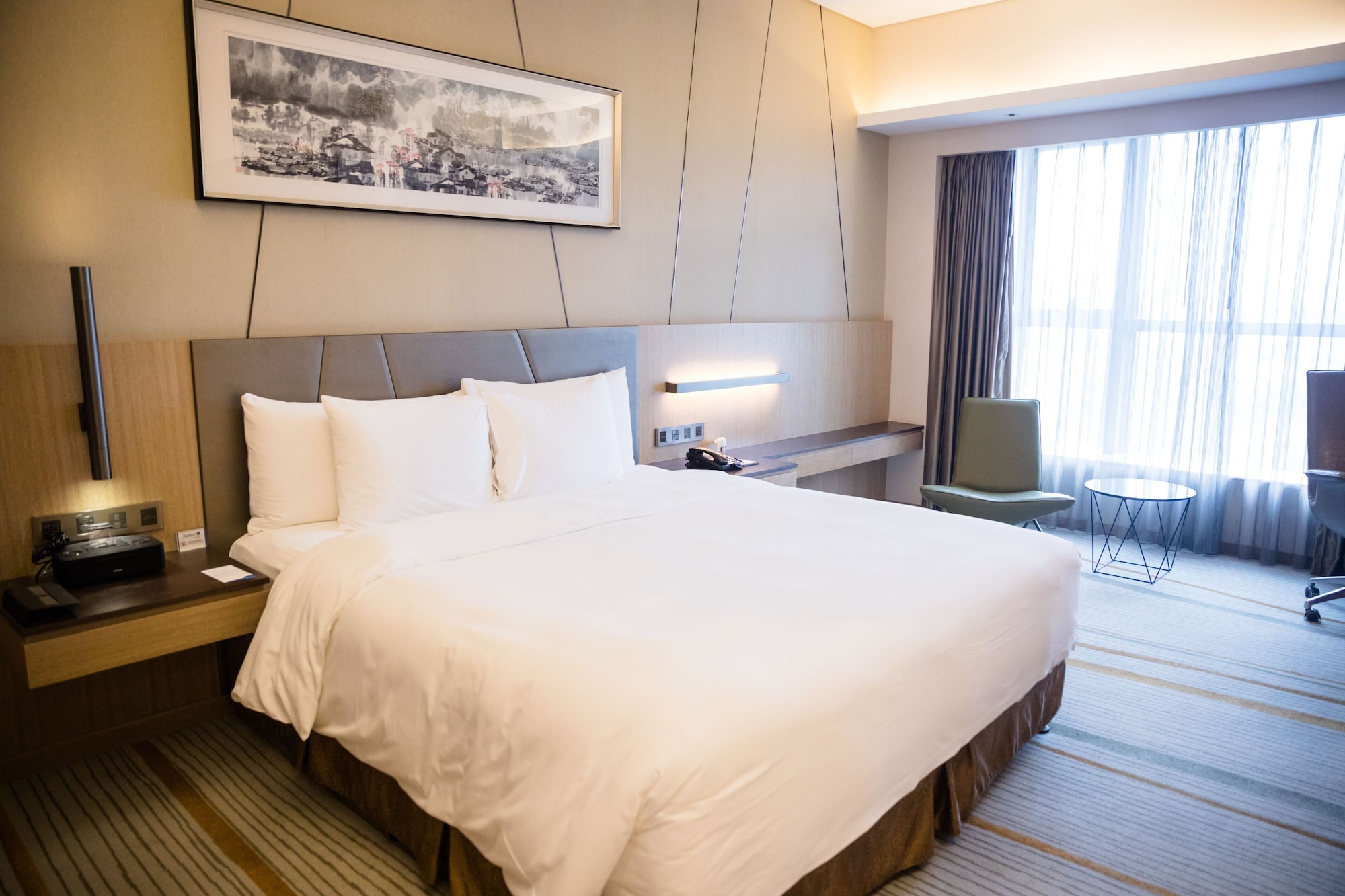 EXECUTIVE, SUITE
