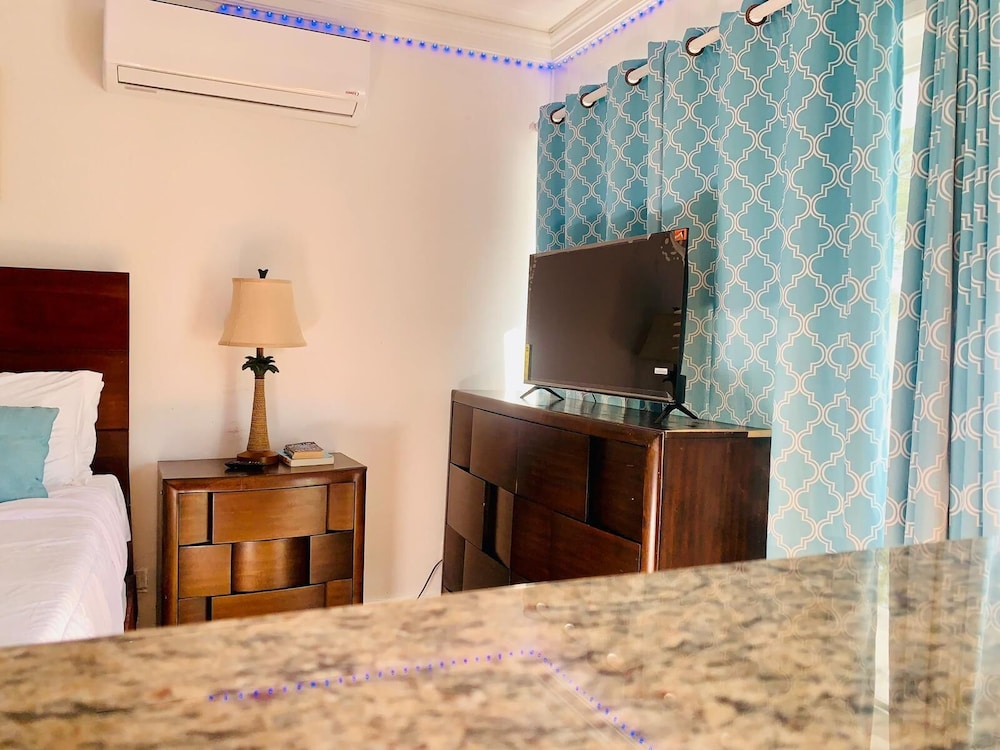 Coral Harbour Beach House And Villas 19/50