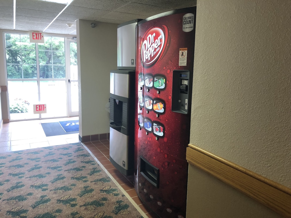 Boarders Inn & Suites by Cobblestone Hotels - Fayette 4/50