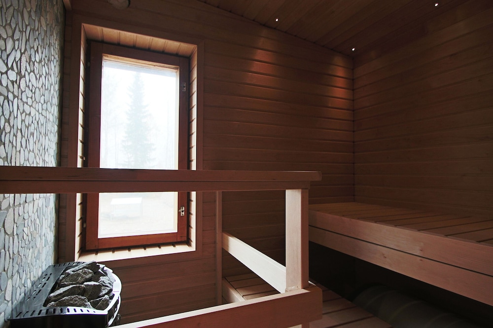 HOTELLI TAIVAANVALKEAT 24/50