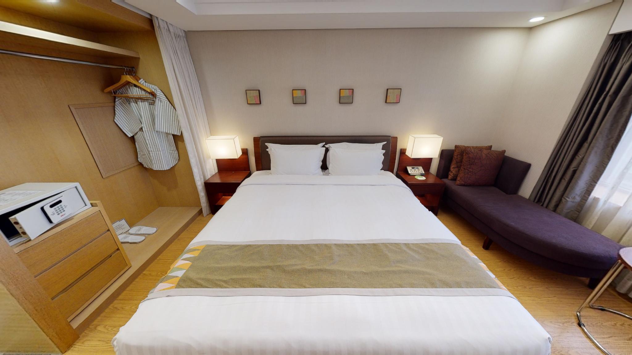 STANDARD ROOM WITH QUEEN BED NON SMOKING