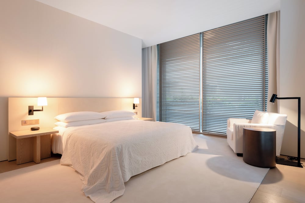 1 Bedroom, Presidential, Penthouse, Suite, King Bed, Garden View, Jetted Tub, Top Floor