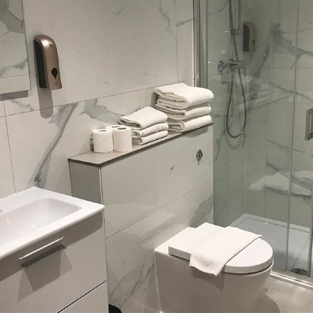 Msk Hotel 82 London 27/34