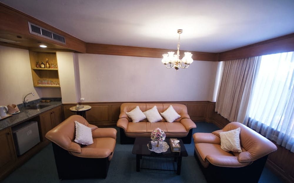 Dhevaraj Hotel 37/62