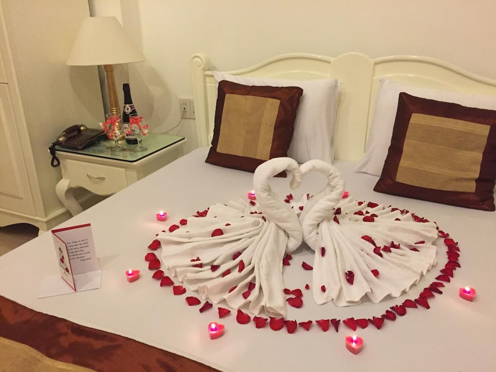 Tulip Hotel 2 44/66