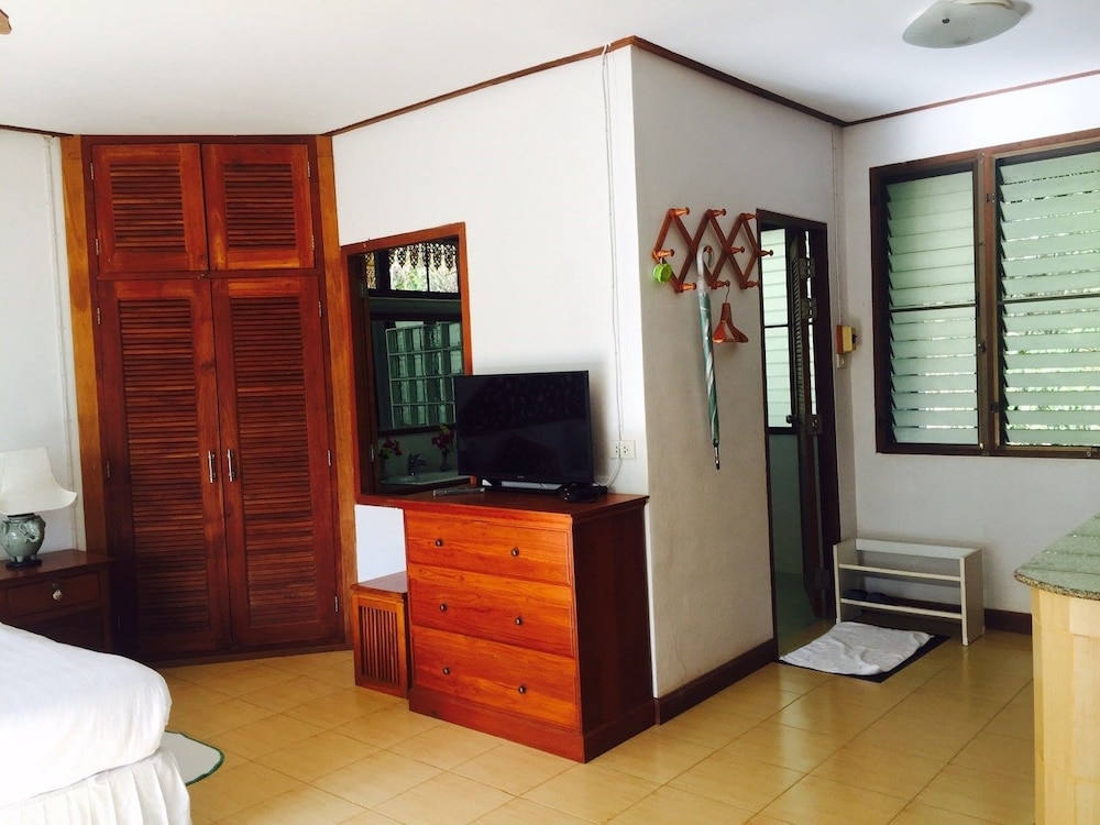 Ruen Thai Rim Haad 16/53