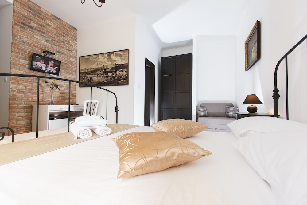 Prior Suites Split 22/50