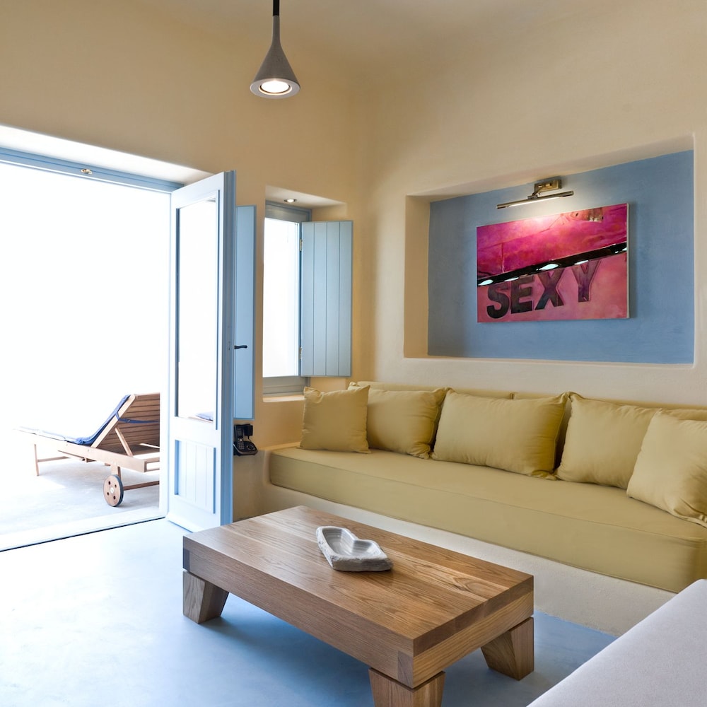 Voreina Gallery Suites 22/50