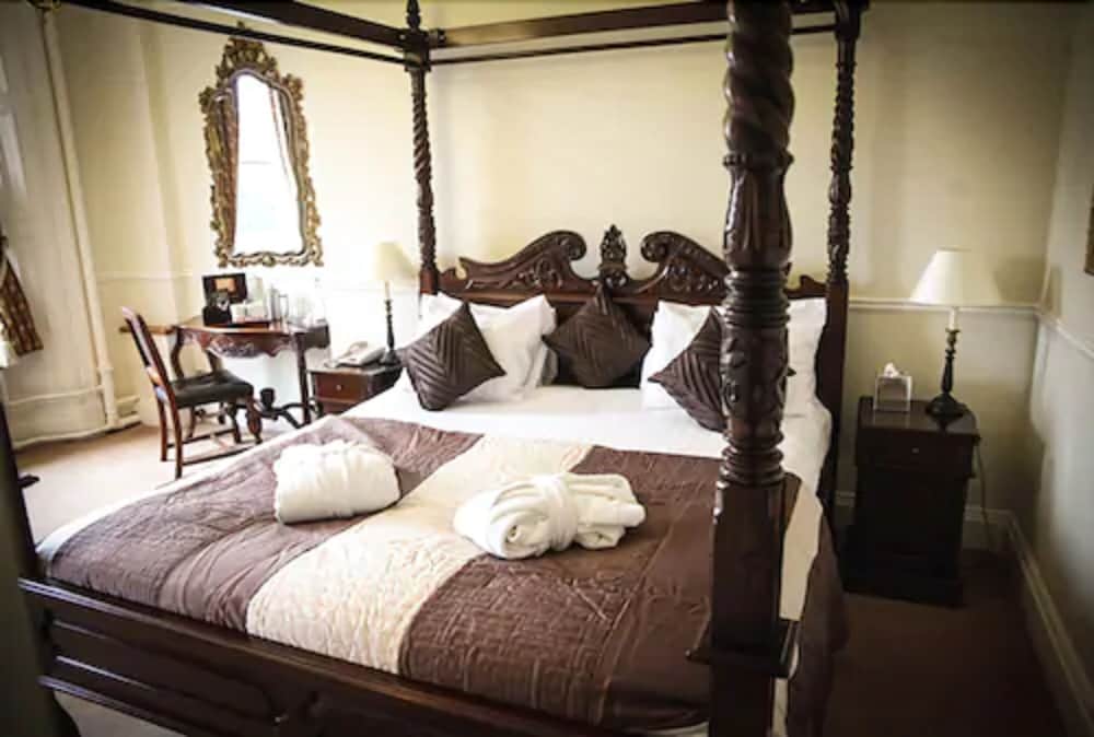 Hatton Court Hotel 5/48