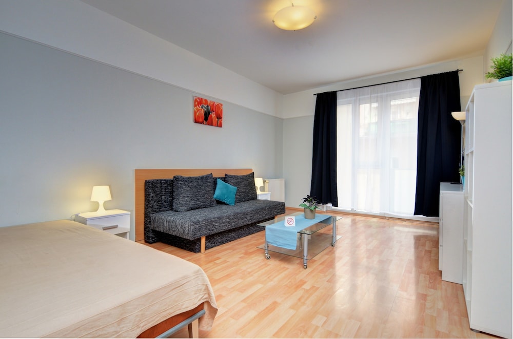 Agape Apartments 38/68