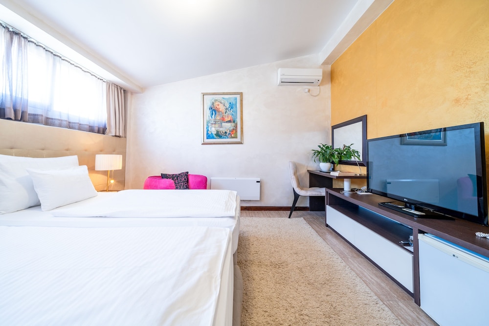 STANDARD, DOUBLE OR TWIN BED