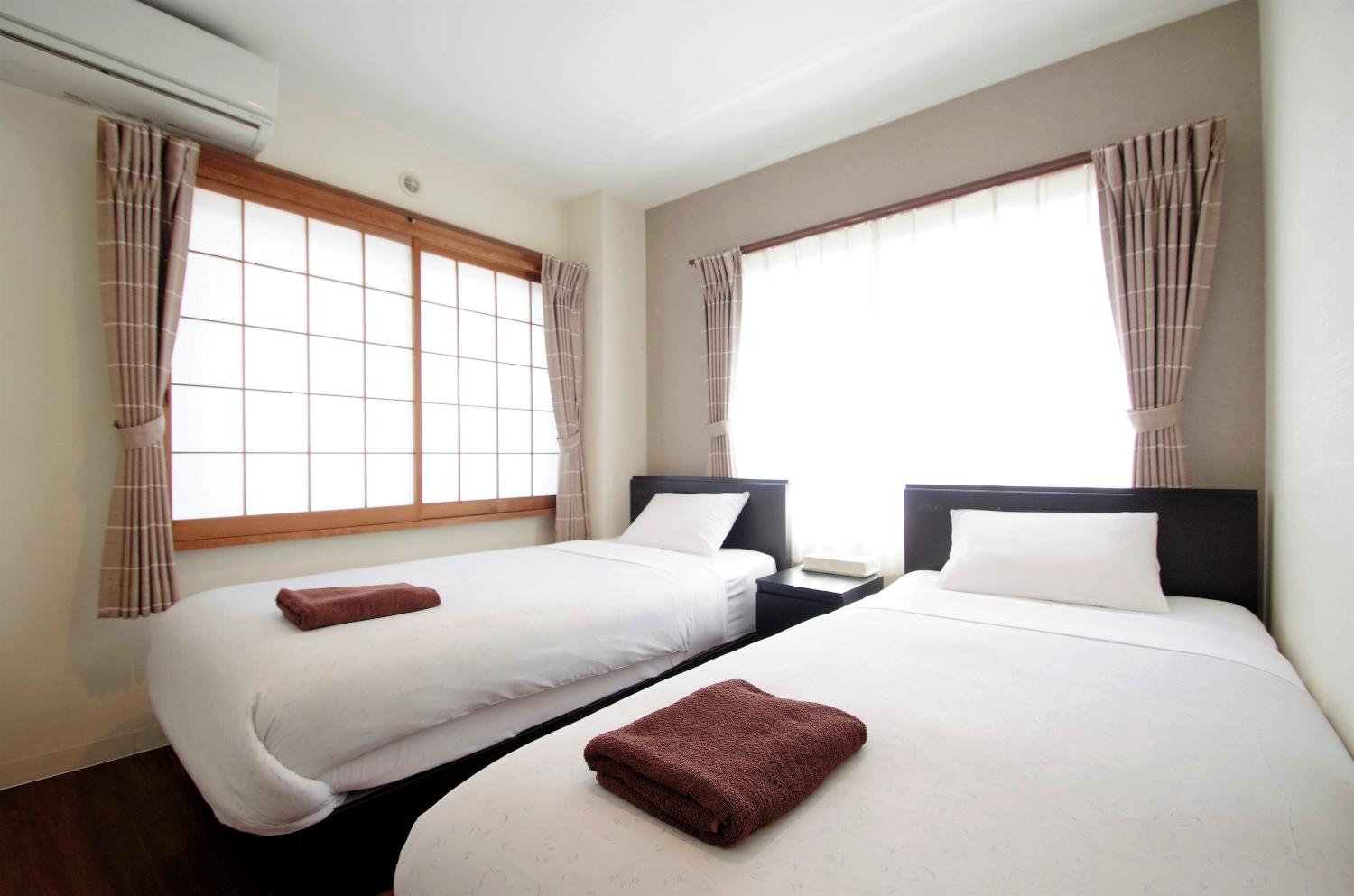 Room, Twin Beds, Unit Bath