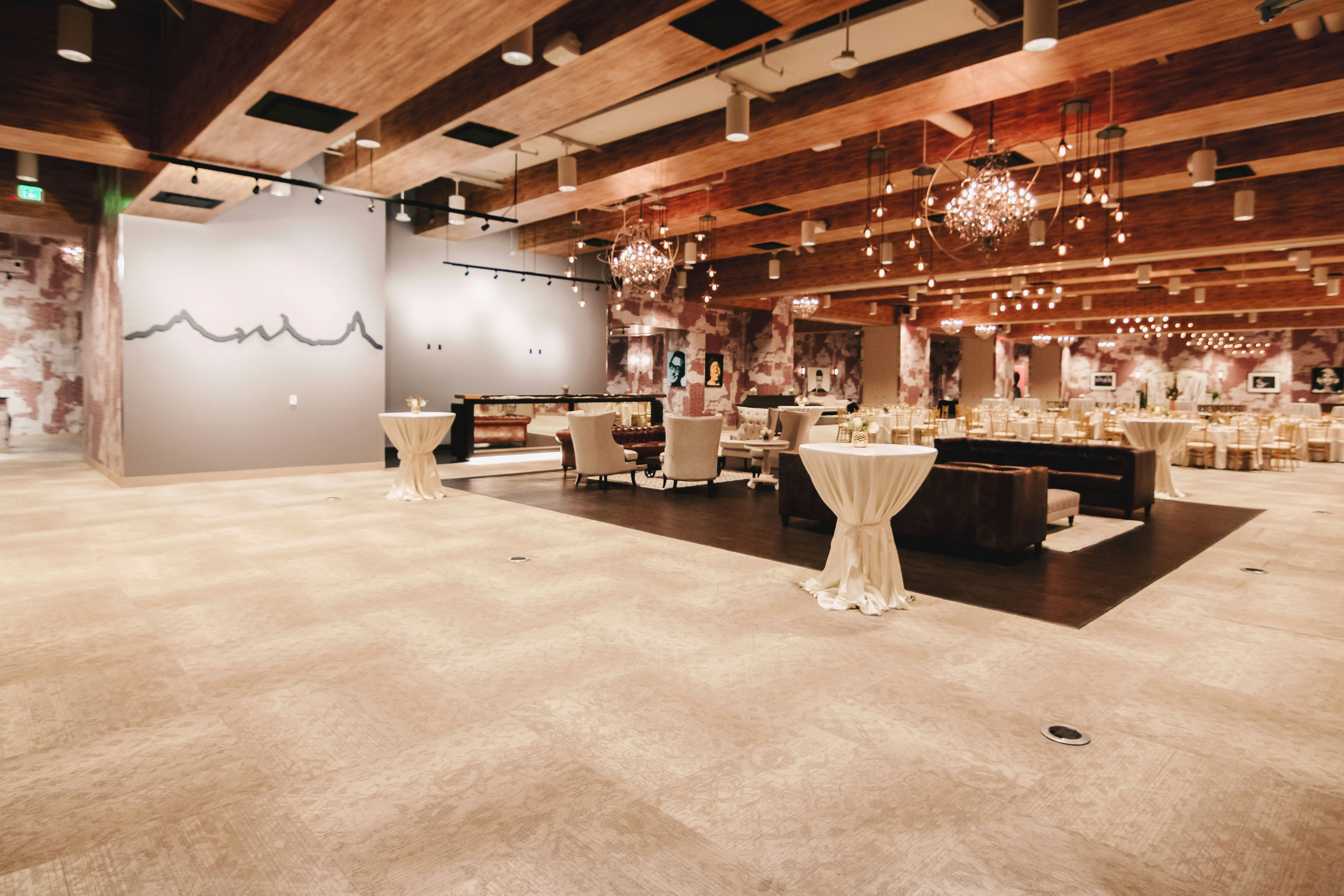 Whitney Peak Hotel Reno, Tapestry Collection by Hilton 41/46