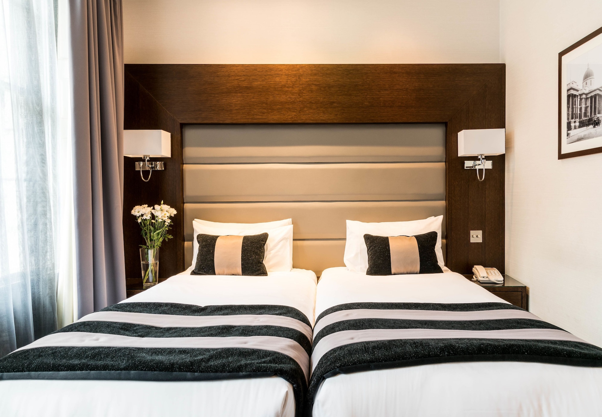 ROOM, TWIN BEDS