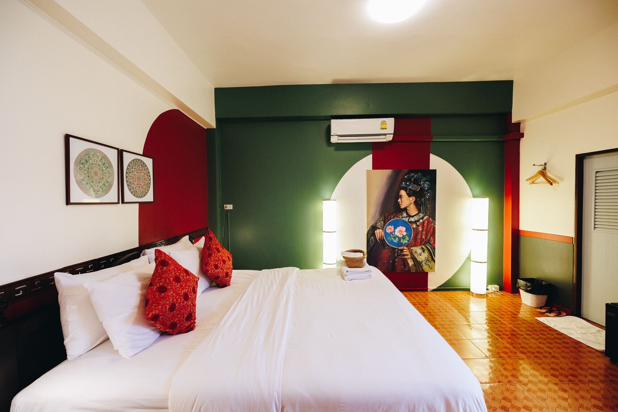 ROOM, KING BED