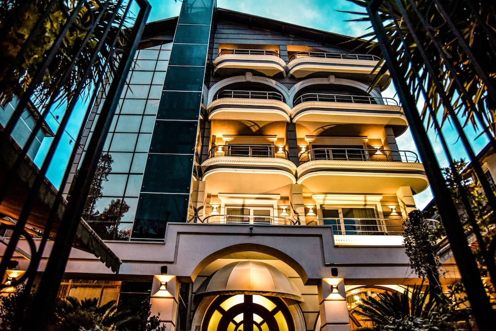 VH Broadway Tirana Hotel 1/50
