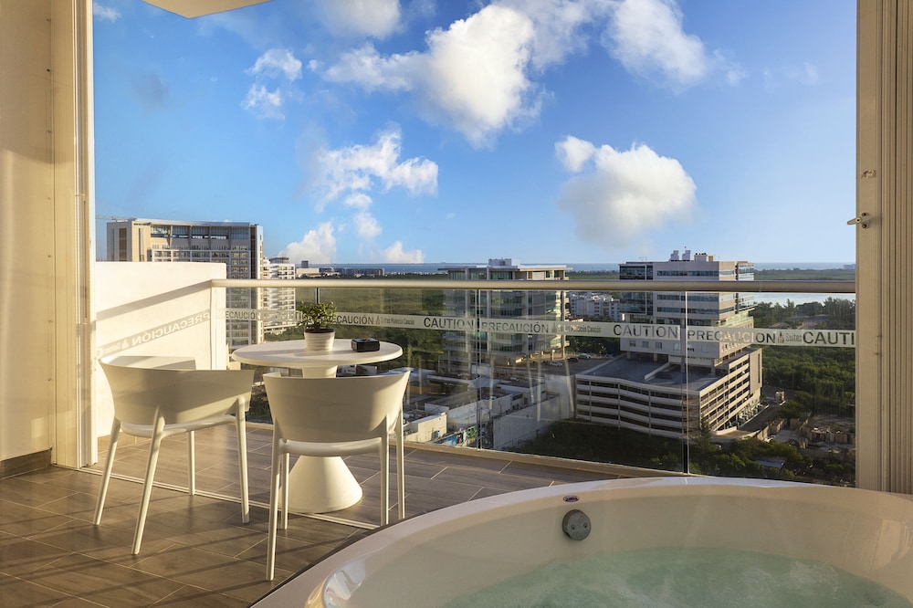 Suites Malecon Cancun 27/70