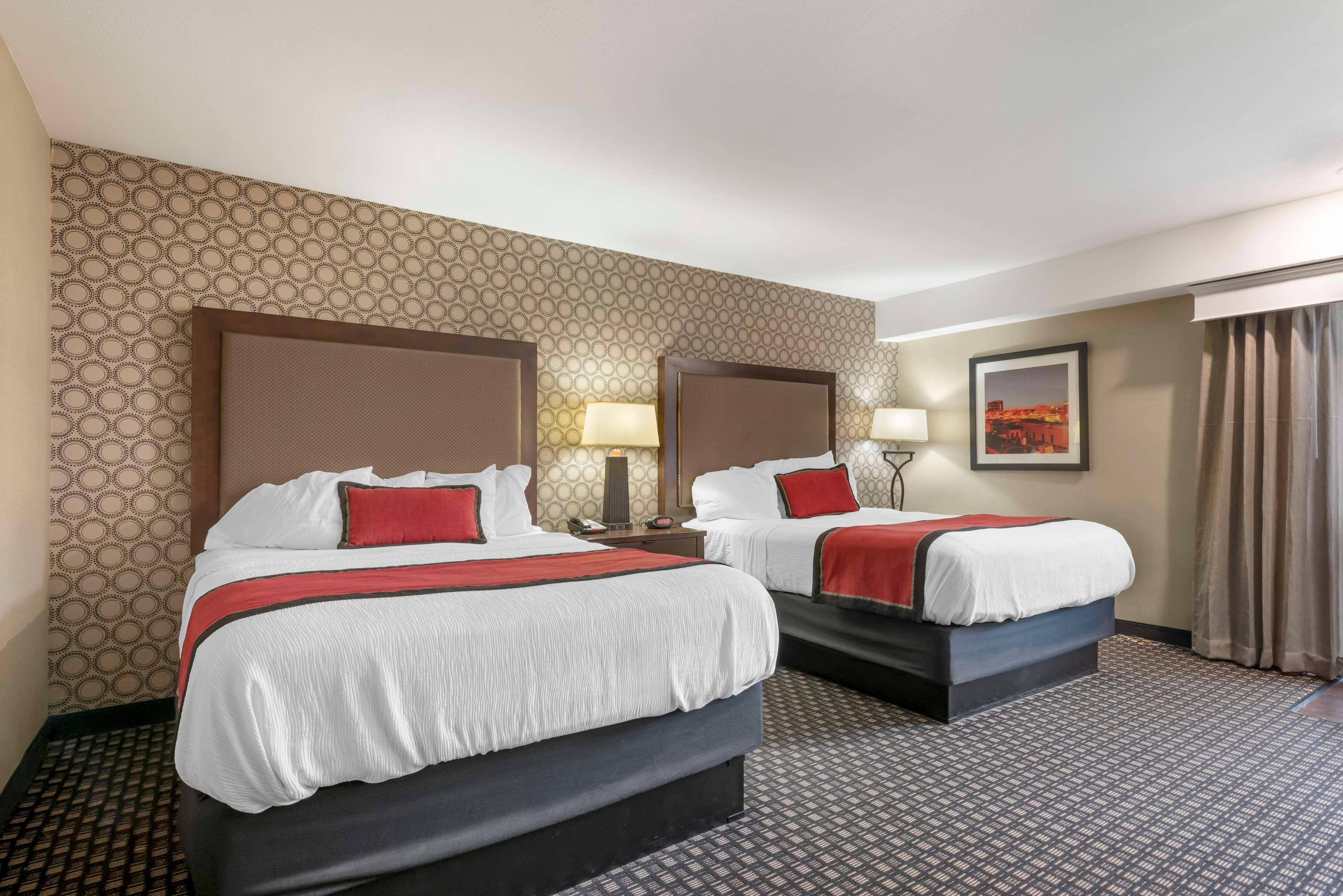 Interior, 2 Queen Beds, Pool Side