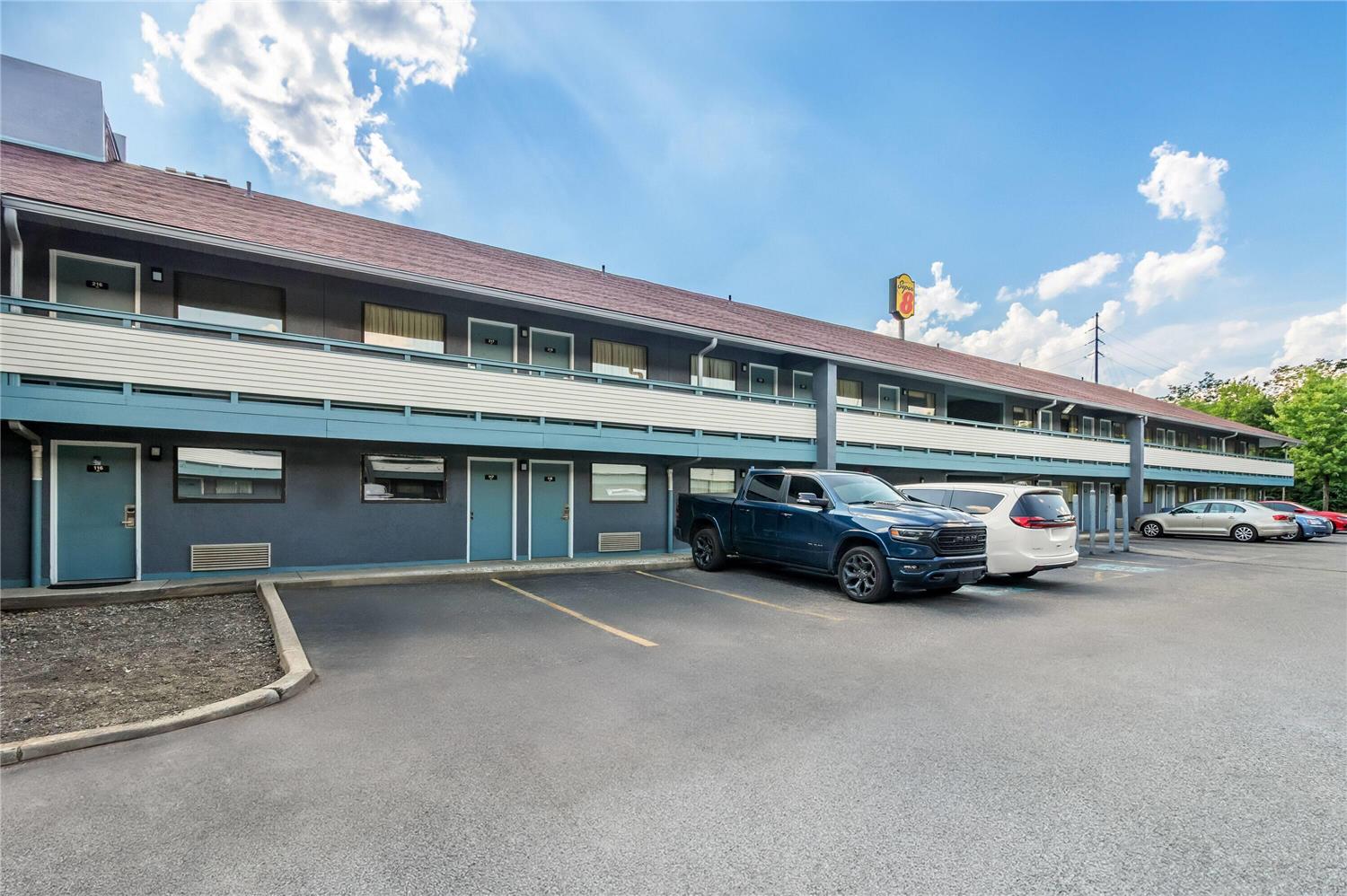 Super 8 by Wyndham Cincinnati/Springdale OH 12/17
