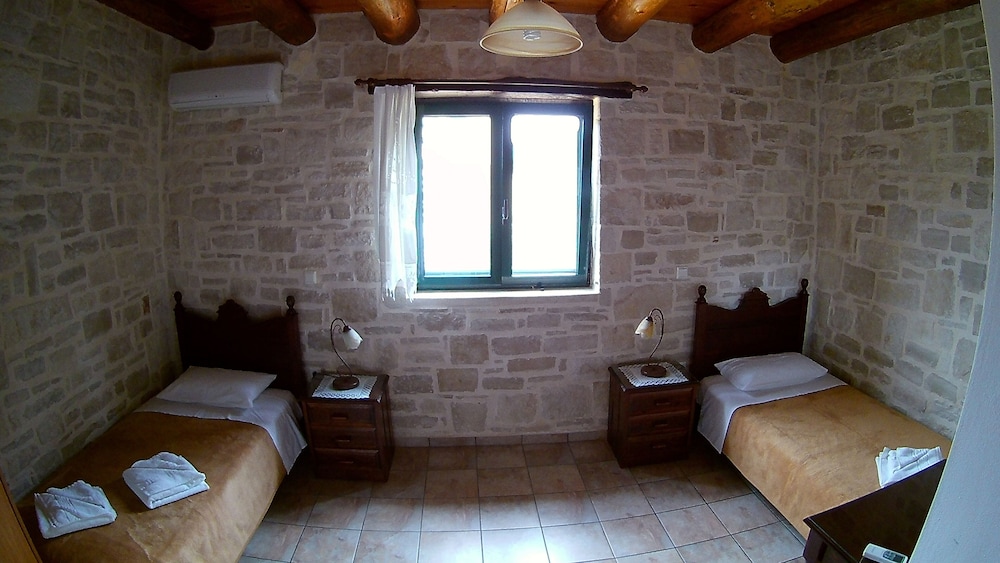 Stratos Villas 12/37