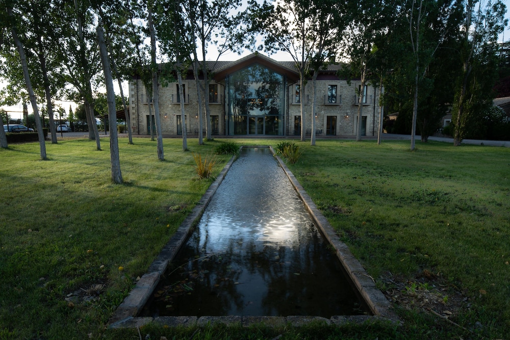 Hotel Villa Marcilla 63/67