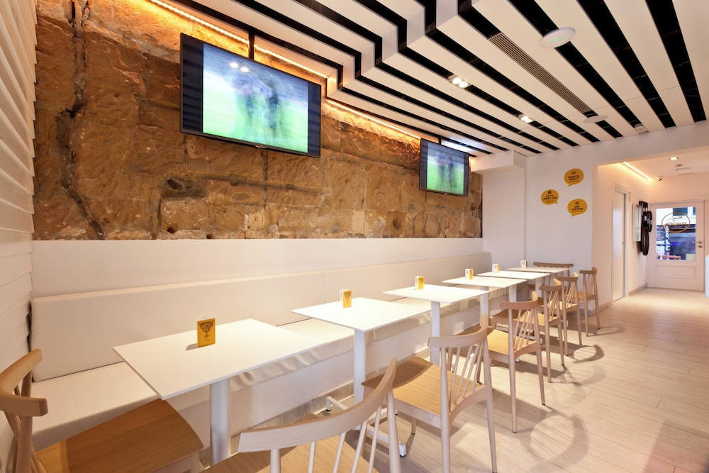 Hotel Ryans La Marina 58/69