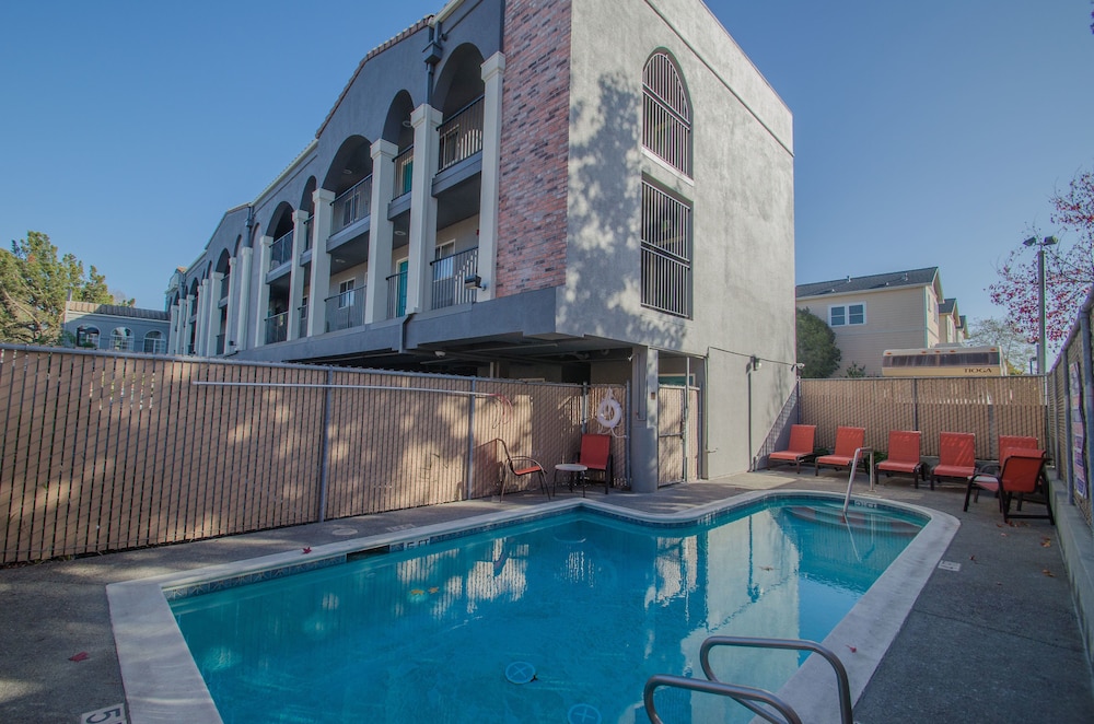 Continental Inn 7/50