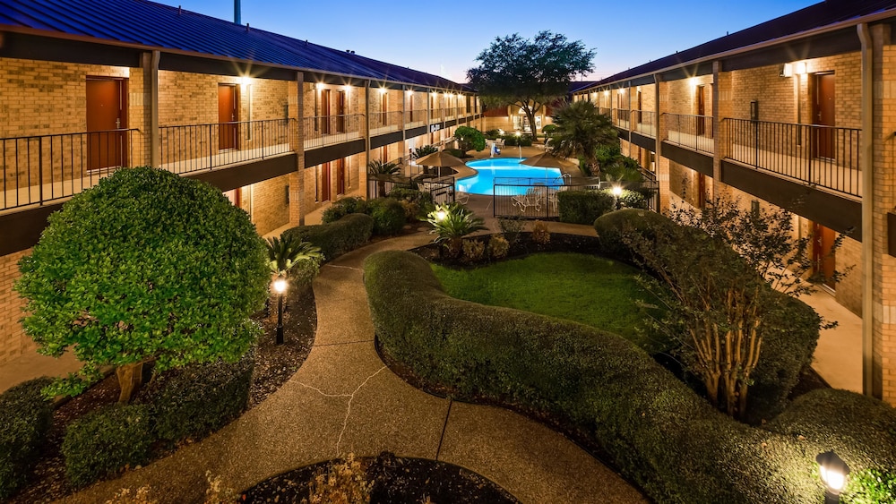 SureStay Plus by Best Western San Antonio Fiesta Inn 5/38
