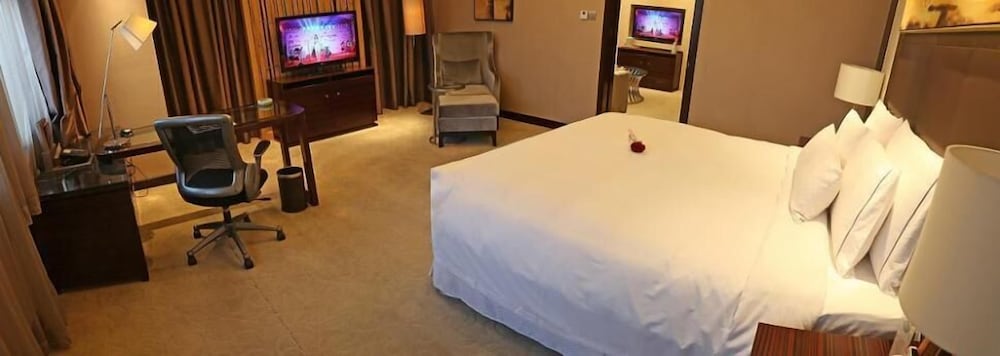 Riviera Hotel Ningbo 8/19