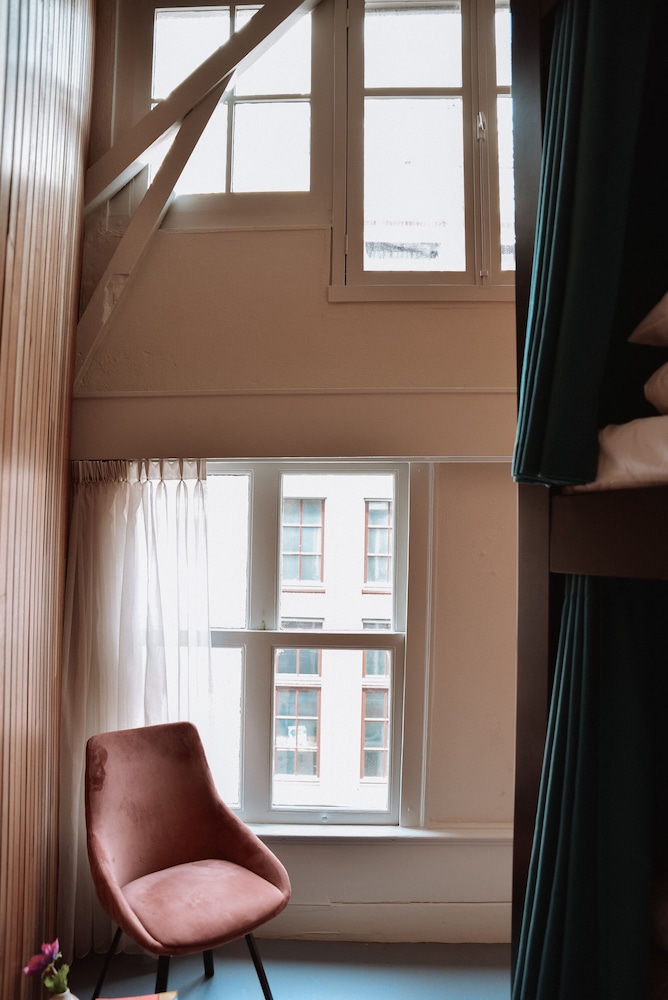 Durty Nellys Inn 34/50