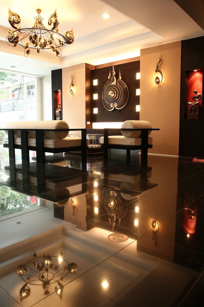 Mirth Sathorn Hotel 4/39