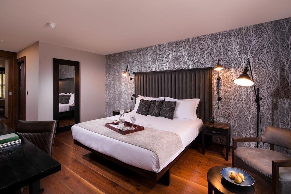 The Twelve Hotel 29/71
