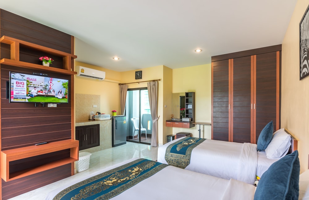 T Y Airport Inn 28/53