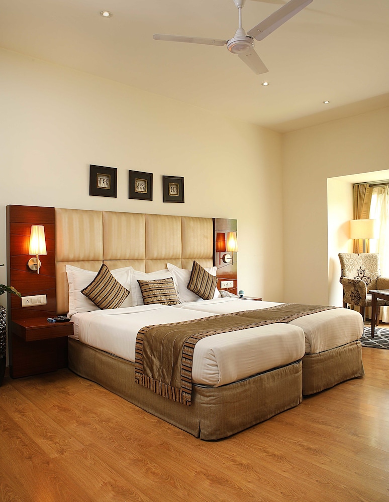 EXECUTIVE, SUITE