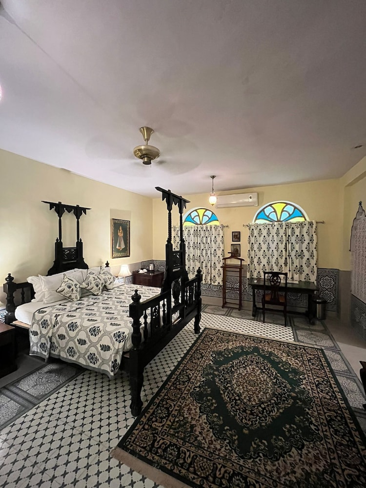 Bissau Palace 18/50