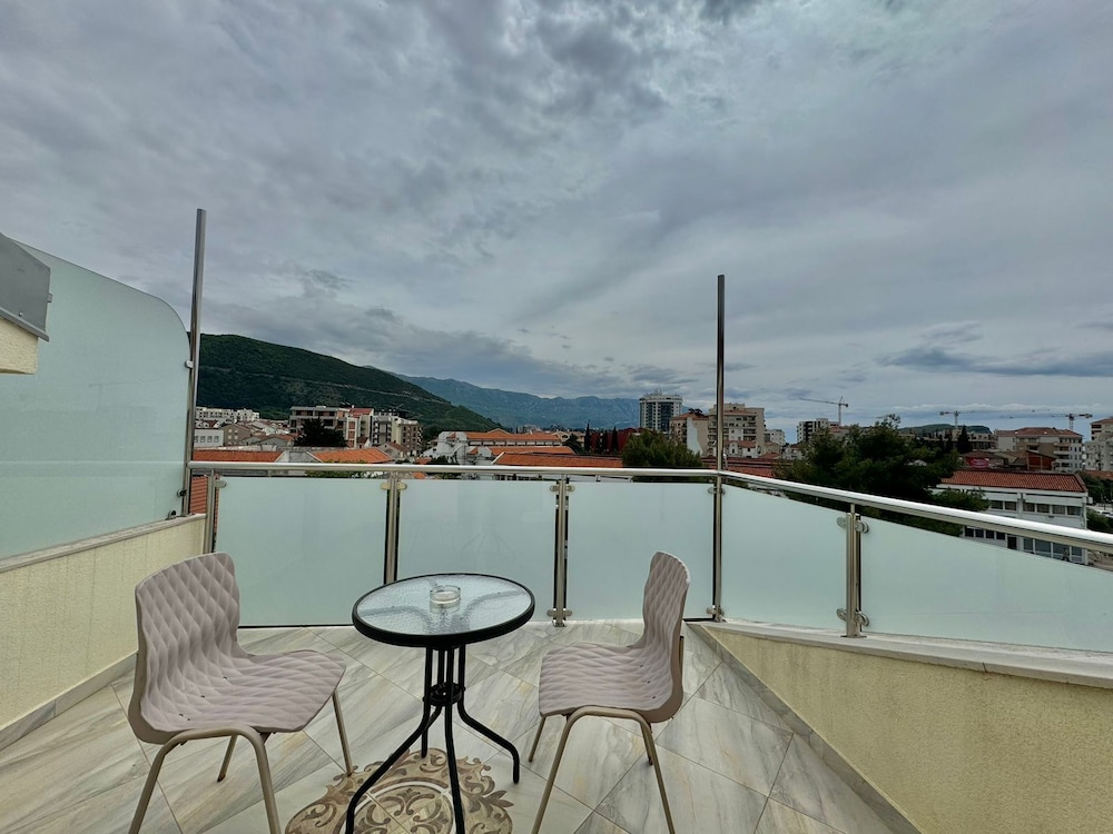 Hotel Grbalj 65/75