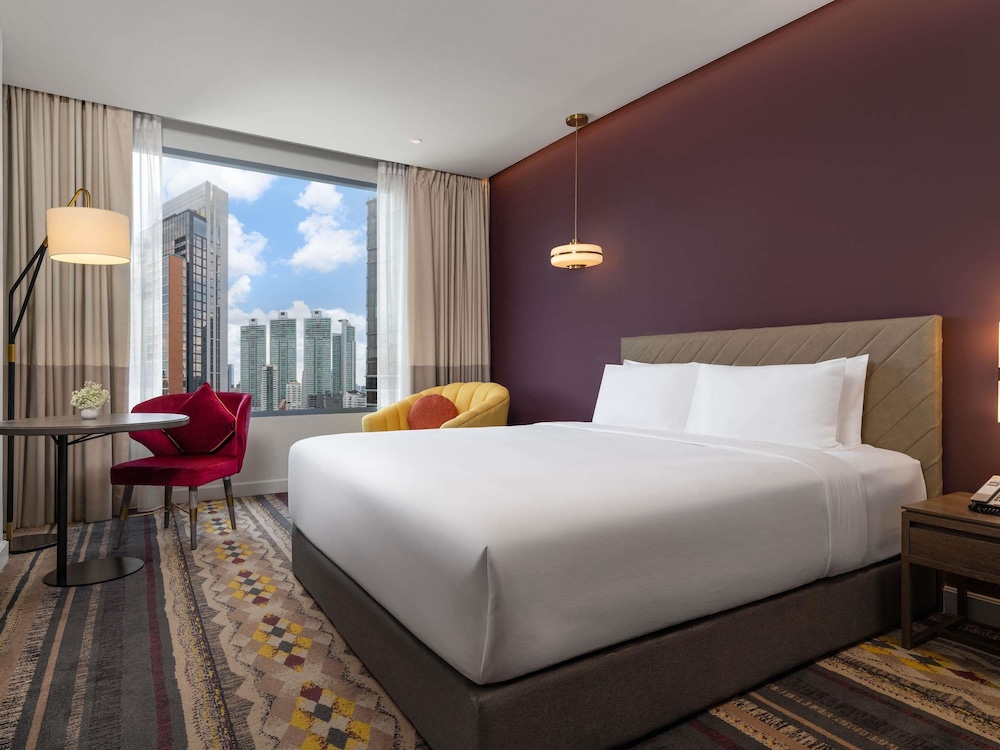 Deluxe, Twin Beds, City View